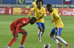 Brasil levou um susto logo no incio da partida, conseguiu o empate em seguida, e alcanou a virada nos acrscimos do segundo tempo