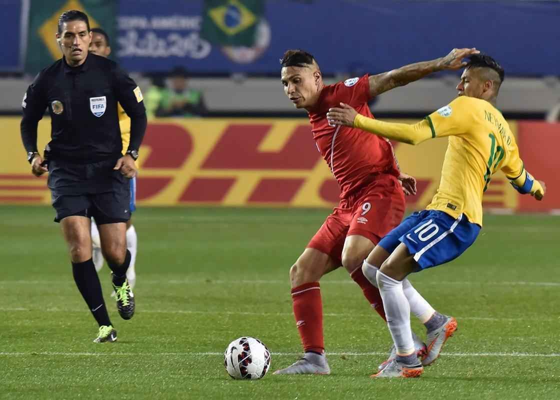 Brasil levou um susto logo no início da partida, conseguiu o empate em seguida, e alcançou a virada nos acréscimos do segundo tempo