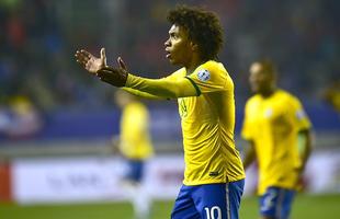 Brasil levou um susto logo no incio da partida, conseguiu o empate em seguida, e alcanou a virada nos acrscimos do segundo tempo