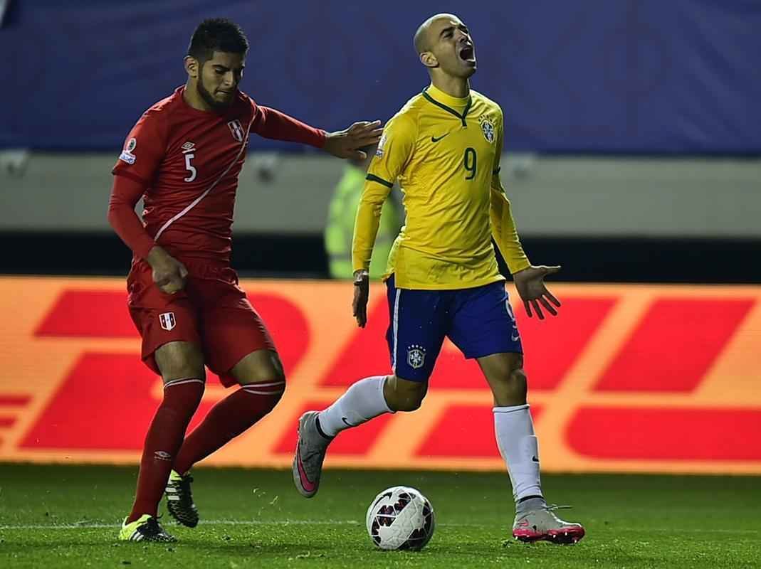 Brasil levou um susto logo no início da partida, conseguiu o empate em seguida, e alcançou a virada nos acréscimos do segundo tempo