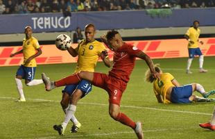 Brasil levou um susto logo no incio da partida, conseguiu o empate em seguida, e alcanou a virada nos acrscimos do segundo tempo
