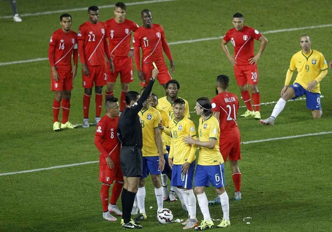 Brasil levou um susto logo no início da partida, conseguiu o empate em seguida, e alcançou a virada nos acréscimos do segundo tempo