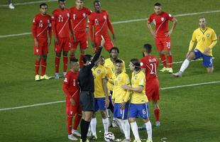 Brasil levou um susto logo no incio da partida, conseguiu o empate em seguida, e alcanou a virada nos acrscimos do segundo tempo