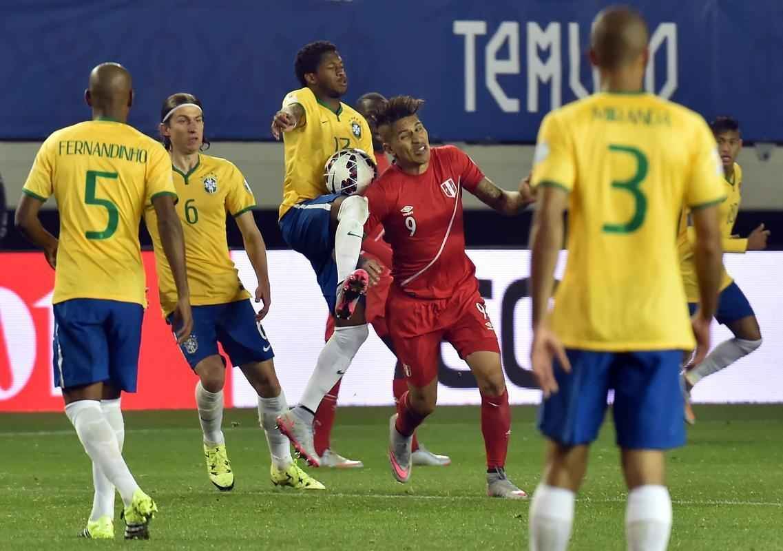 Brasil levou um susto logo no início da partida, conseguiu o empate em seguida, e alcançou a virada nos acréscimos do segundo tempo