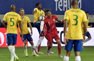 Brasil levou um susto logo no incio da partida, conseguiu o empate em seguida, e alcanou a virada nos acrscimos do segundo tempo