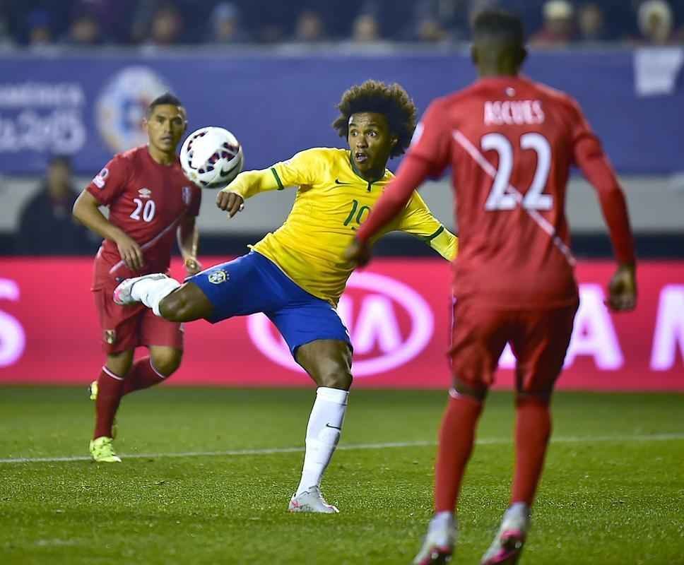 Brasil levou um susto logo no início da partida, conseguiu o empate em seguida, e alcançou a virada nos acréscimos do segundo tempo