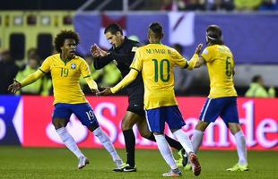 Brasil levou um susto logo no incio da partida, conseguiu o empate em seguida, e alcanou a virada nos acrscimos do segundo tempo