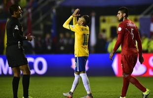 Brasil levou um susto logo no incio da partida, conseguiu o empate em seguida, e alcanou a virada nos acrscimos do segundo tempo