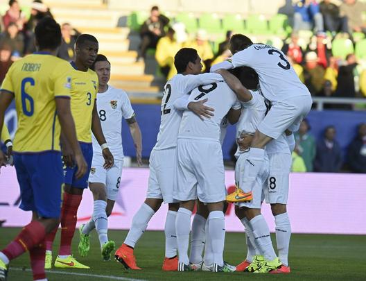 Fotos da vitria da Bolvia sobre o Equador por 3 a 2, em jogo vlido pelo Grupo A da Copa Amrica