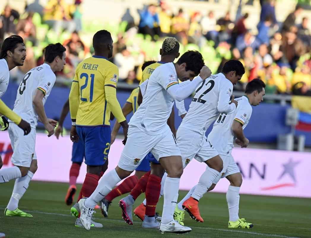 Fotos da vitria da Bolvia sobre o Equador por 3 a 2, em jogo vlido pelo Grupo A da Copa Amrica