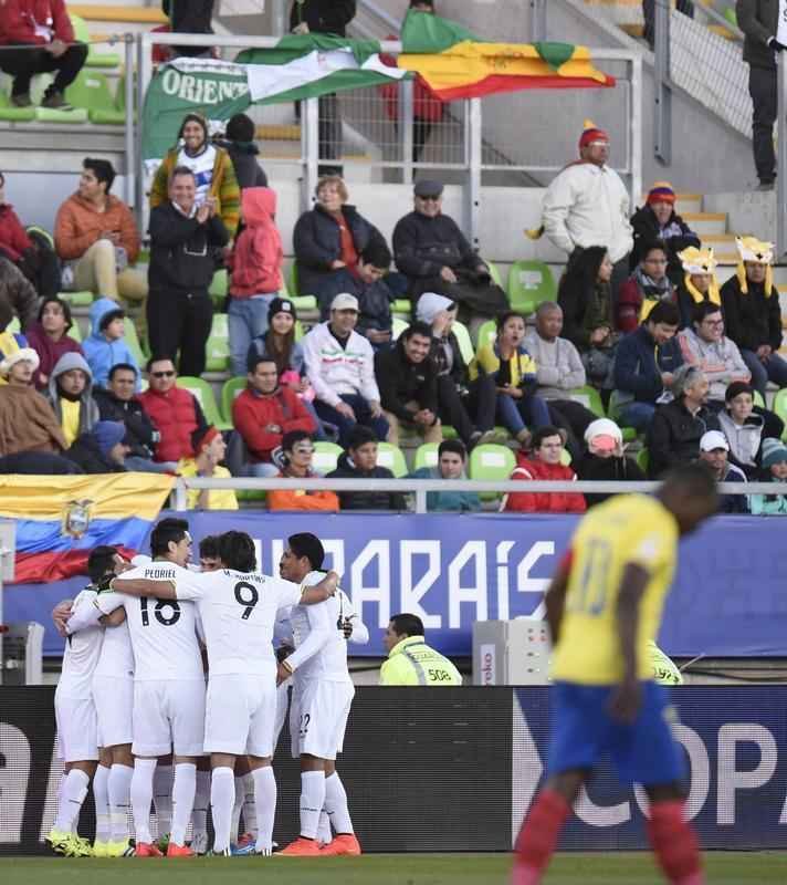 Fotos da vitria da Bolvia sobre o Equador por 3 a 2, em jogo vlido pelo Grupo A da Copa Amrica