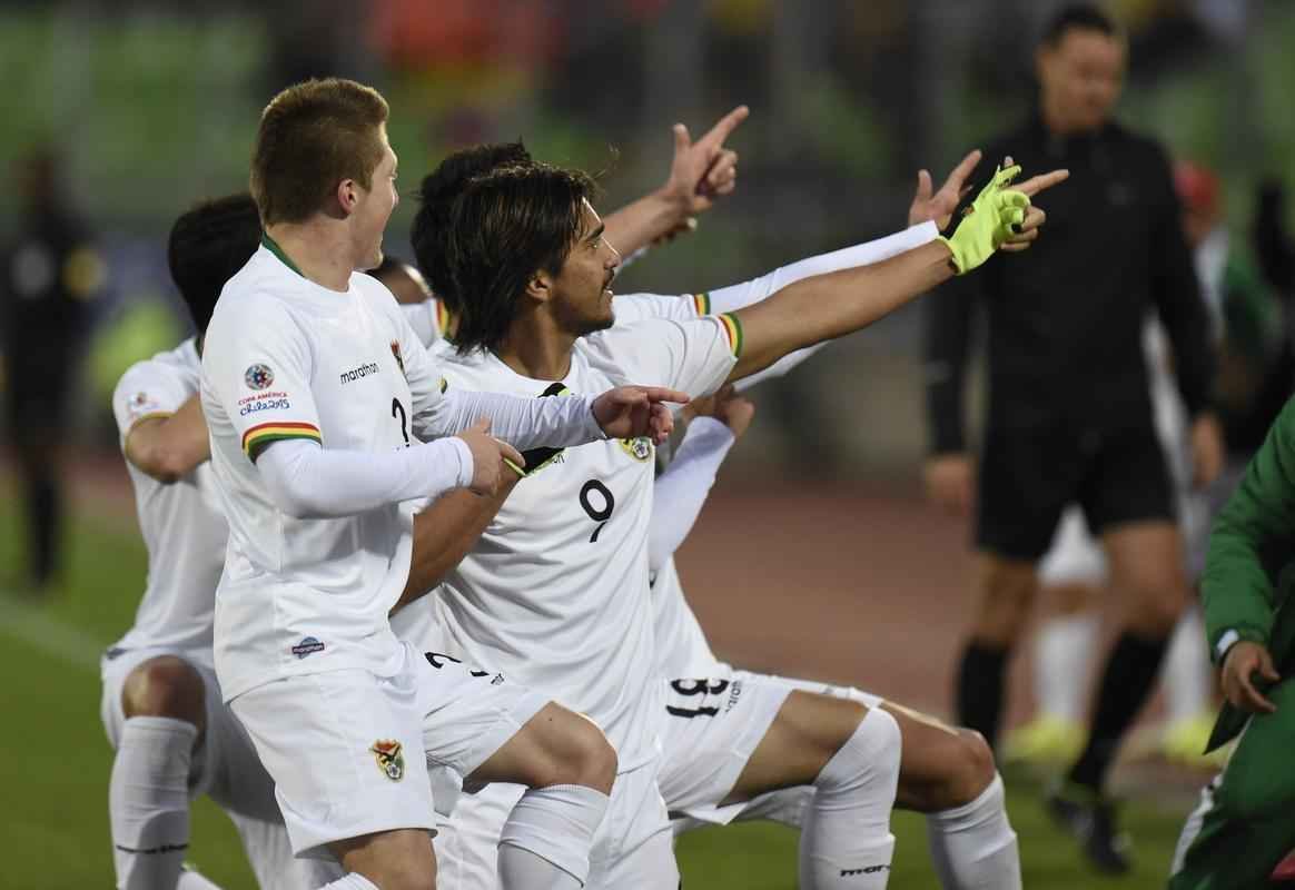 Fotos da vitria da Bolvia sobre o Equador por 3 a 2, em jogo vlido pelo Grupo A da Copa Amrica
