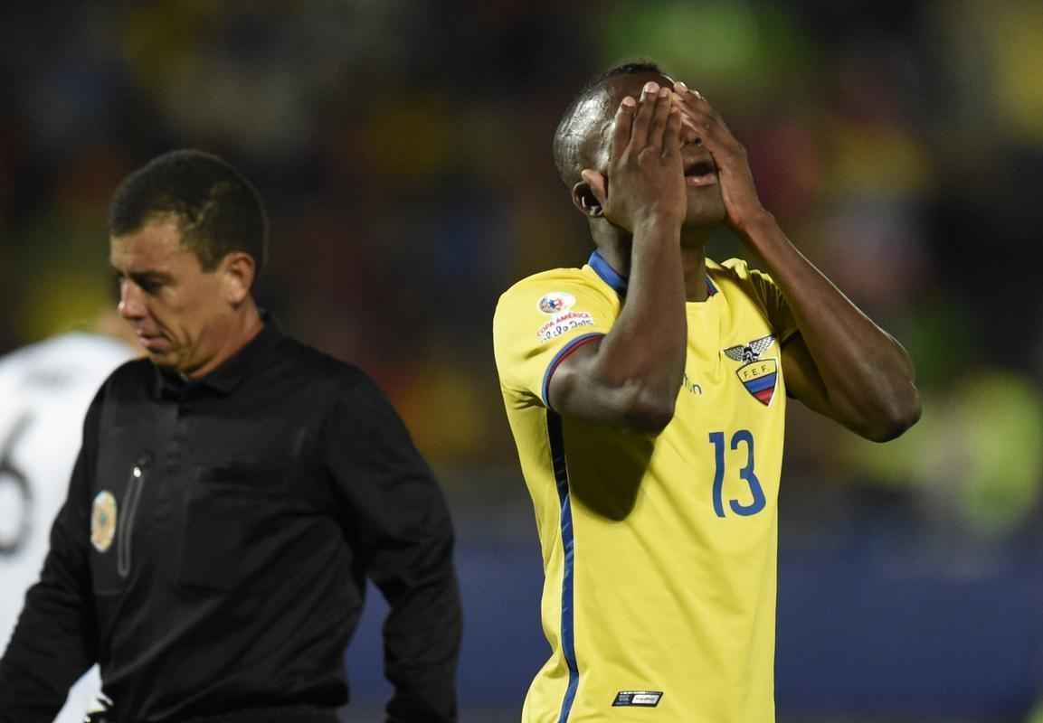 Fotos da vitria da Bolvia sobre o Equador por 3 a 2, em jogo vlido pelo Grupo A da Copa Amrica