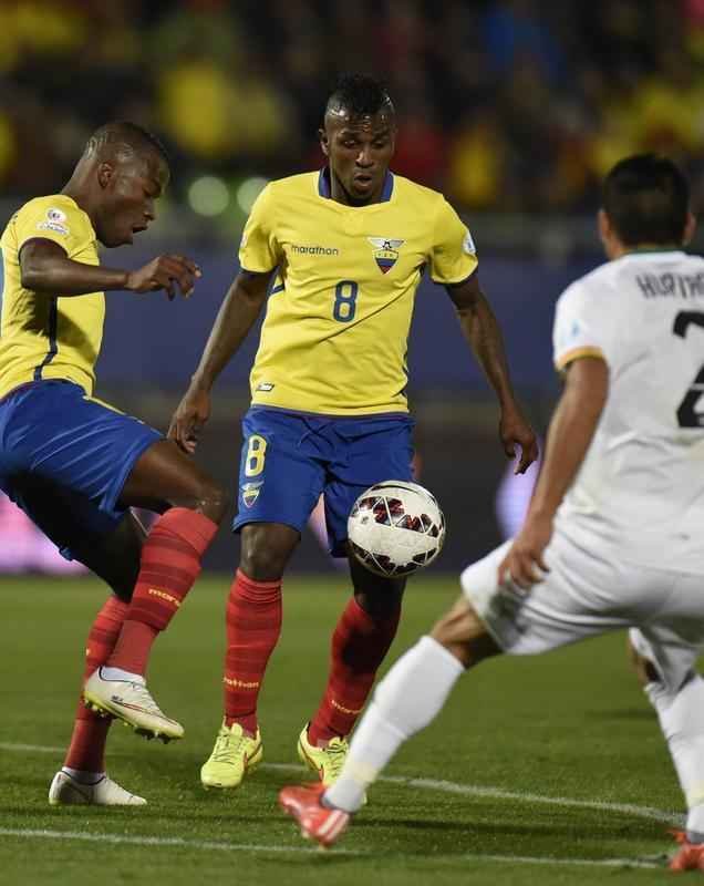 Fotos da vitria da Bolvia sobre o Equador por 3 a 2, em jogo vlido pelo Grupo A da Copa Amrica