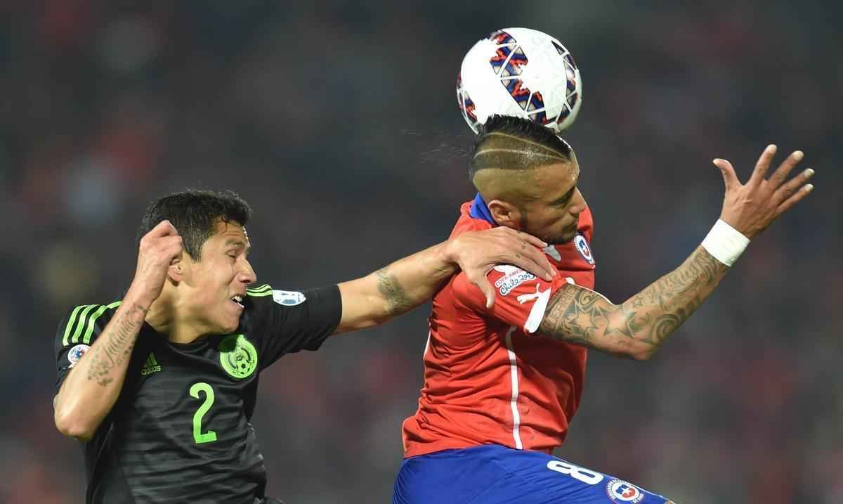 Imagens do empate entre Chile e Mxico, por 3 a 3, em Santiago
