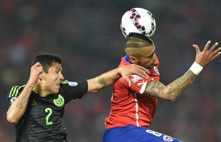 Imagens do empate entre Chile e Mxico, por 3 a 3, em Santiago