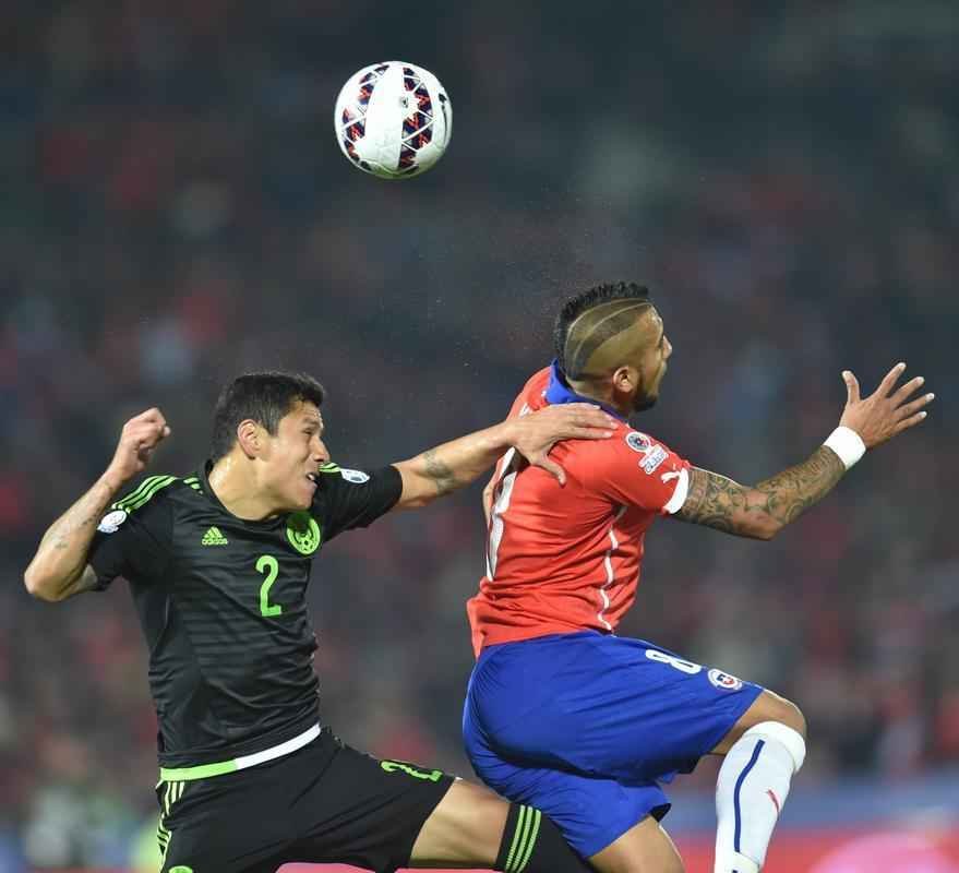 Imagens do empate entre Chile e Mxico, por 3 a 3, em Santiago