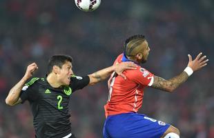 Imagens do empate entre Chile e Mxico, por 3 a 3, em Santiago