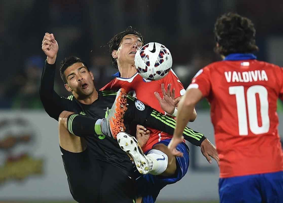 Imagens do empate entre Chile e Mxico, por 3 a 3, em Santiago