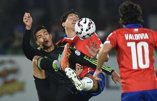 Imagens do empate entre Chile e Mxico, por 3 a 3, em Santiago