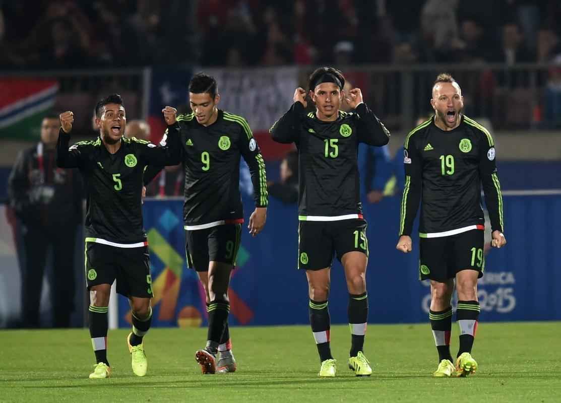 Imagens do empate entre Chile e Mxico, por 3 a 3, em Santiago