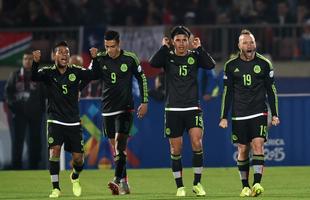 Imagens do empate entre Chile e Mxico, por 3 a 3, em Santiago
