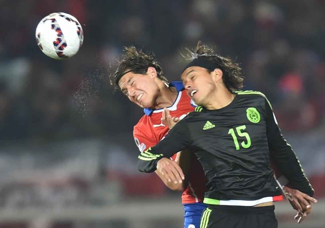 Imagens do empate entre Chile e Mxico, por 3 a 3, em Santiago