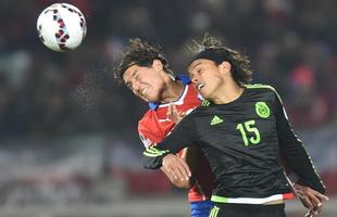 Imagens do empate entre Chile e Mxico, por 3 a 3, em Santiago