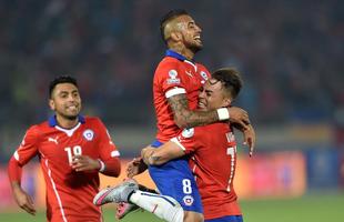 Imagens do empate entre Chile e Mxico, por 3 a 3, em Santiago
