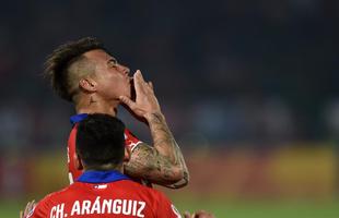 Imagens do empate entre Chile e Mxico, por 3 a 3, em Santiago