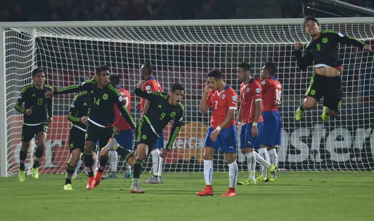 Imagens do empate entre Chile e Mxico, por 3 a 3, em Santiago