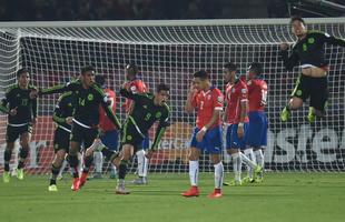 Imagens do empate entre Chile e Mxico, por 3 a 3, em Santiago