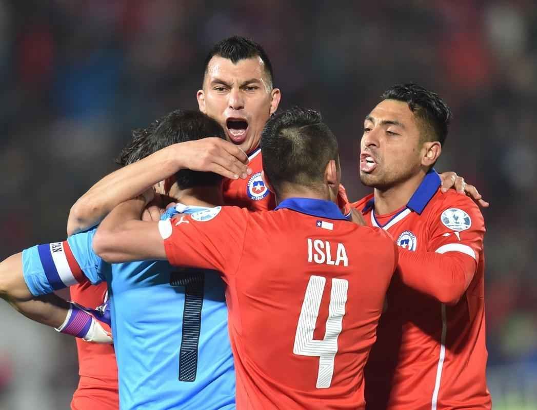 Imagens do empate entre Chile e Mxico, por 3 a 3, em Santiago
