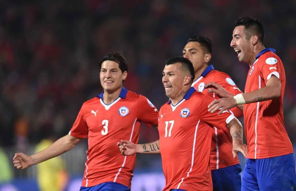 Imagens do empate entre Chile e Mxico, por 3 a 3, em Santiago