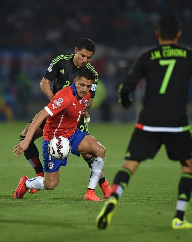 Imagens do empate entre Chile e Mxico, por 3 a 3, em Santiago