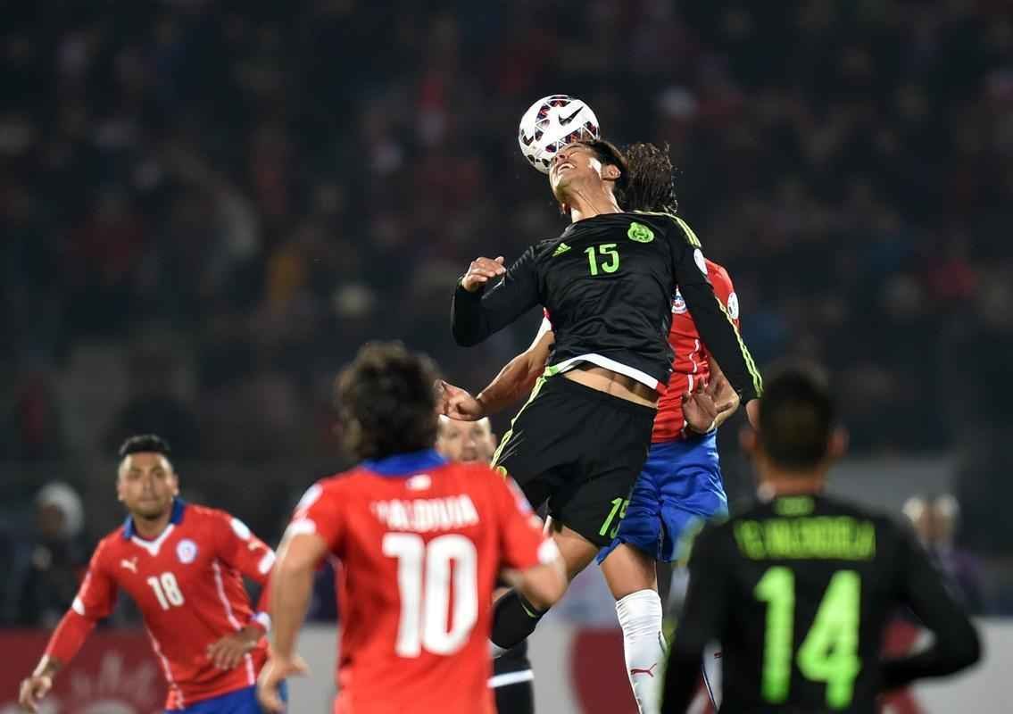 Imagens do empate entre Chile e Mxico, por 3 a 3, em Santiago