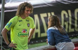 Um dos remanescentes da humilhante derrota brasileira na semifinal da Copa do Mundo, o zagueiro David Luiz, jogador do PSG, carrega uma histria curiosa com o futebol mineiro: o defensor chegou a alegar que passou dificuldades para se alimentar e teve at que capinar durante a breve passagem na base do Coelho, fato desmentido pelo ex-presidente Marcus Salum. Um outro ex-americano poderia estar na Copa Amrica, mas o lateral Danilo sofreu leso e foi cortado do torneio. O jogador pertence ao Real Madrid. 