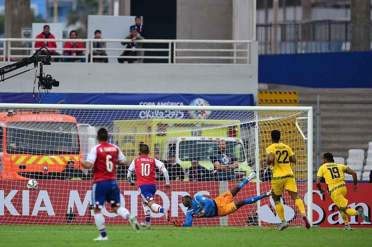 Fotos da vitria do Paraguai sobre a Jamaica por 1 a 0, em jogo vlido pelo Grupo B