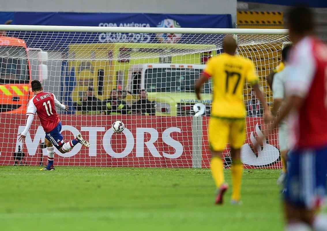 Fotos da vitria do Paraguai sobre a Jamaica por 1 a 0, em jogo vlido pelo Grupo B