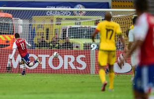 Fotos da vitria do Paraguai sobre a Jamaica por 1 a 0, em jogo vlido pelo Grupo B