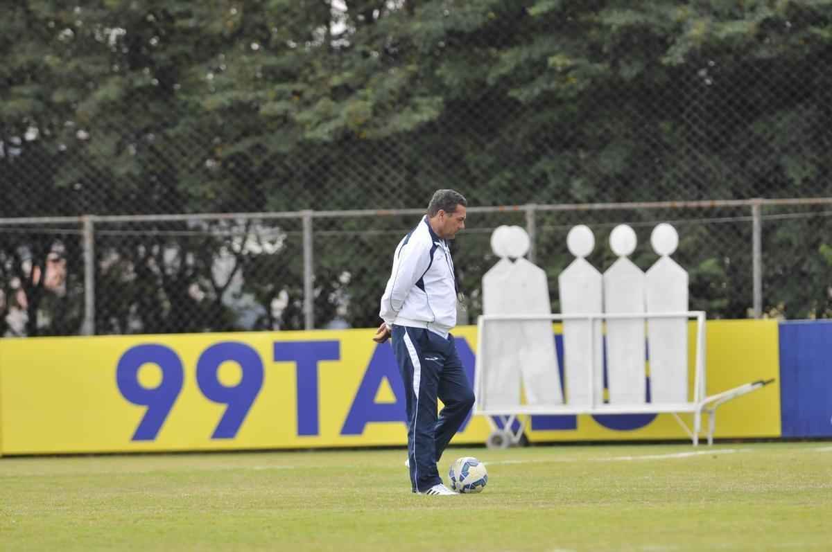 Treinador e presidente do Cruzeiro tiveram longo dilogo na tarde desta tera-feira