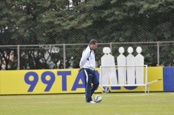Treinador e presidente do Cruzeiro tiveram longo dilogo na tarde desta tera-feira