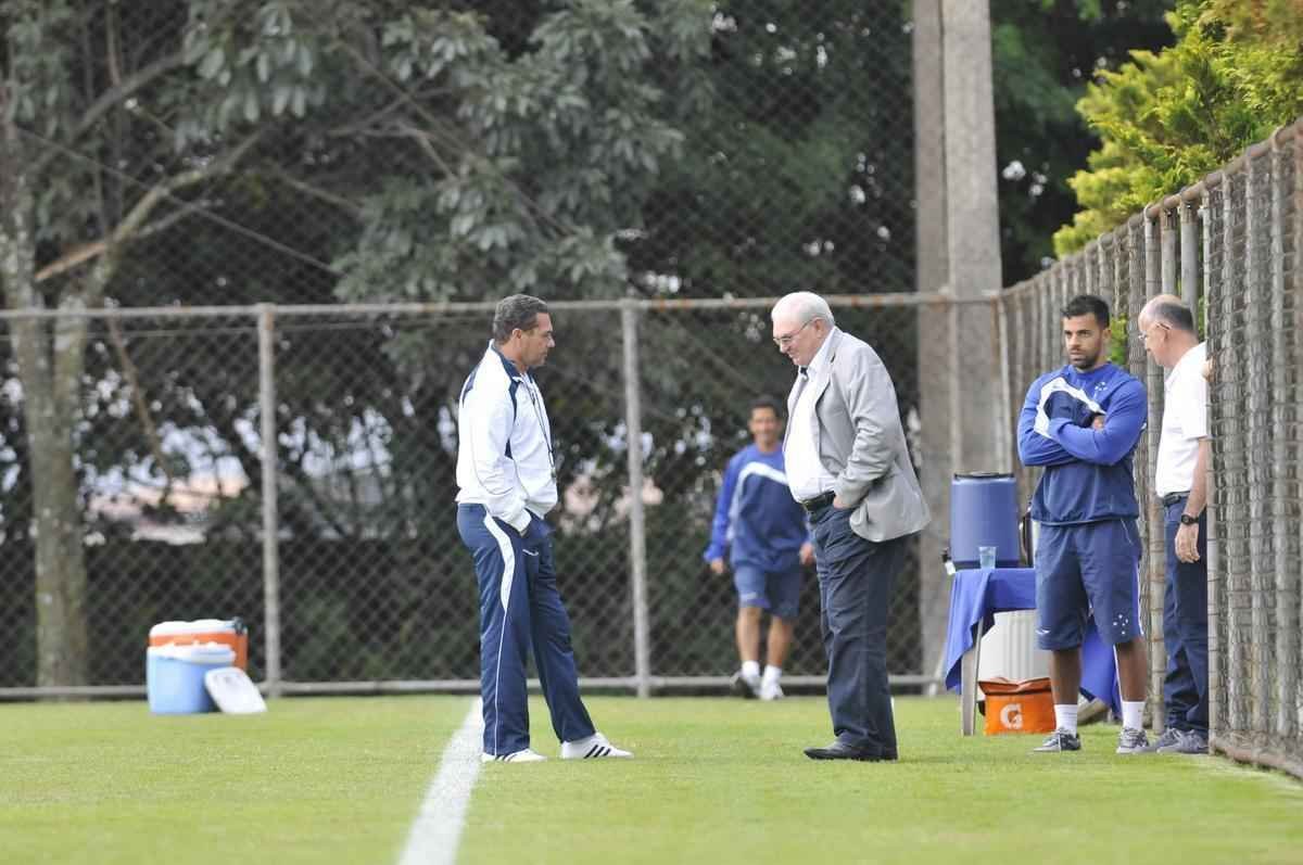 Treinador e presidente do Cruzeiro tiveram longo dilogo na tarde desta tera-feira