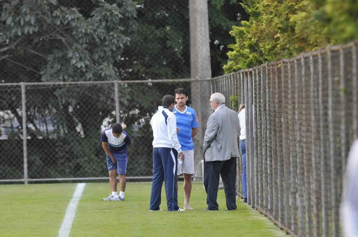 Zagueiro Paulo Andr tambm participou de conversa com Gilvan e Luxemburgo