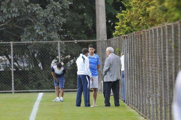 Zagueiro Paulo Andr tambm participou de conversa com Gilvan e Luxemburgo