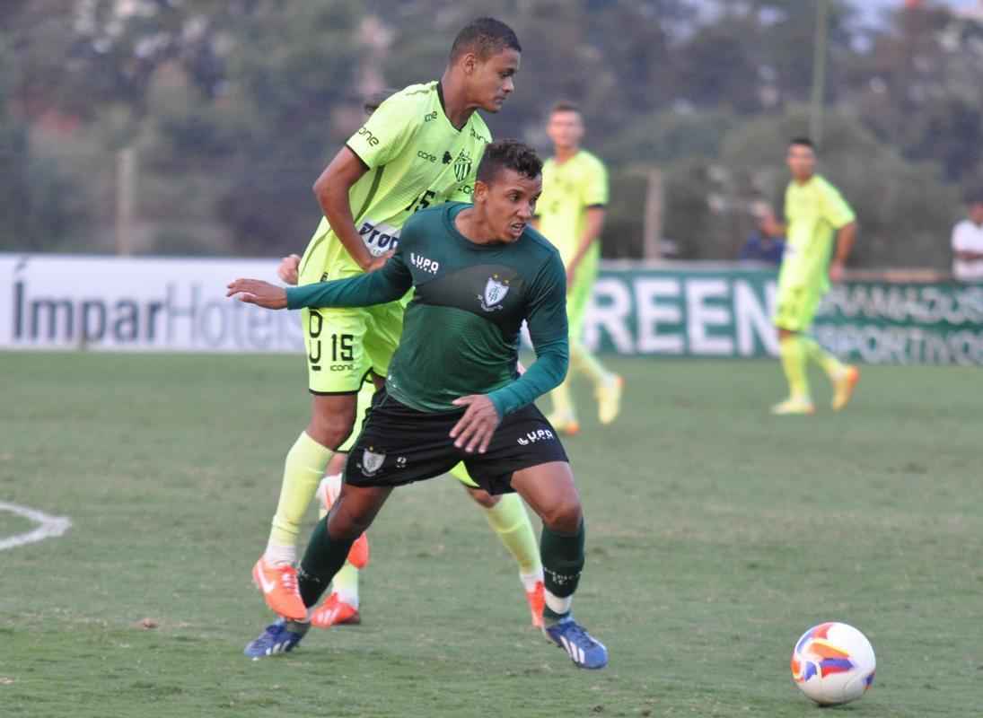 Com gol de armador Tony, reservas do Amrica venceram Villa Nova em jogo-treino disputado no CT Lanna Drumond