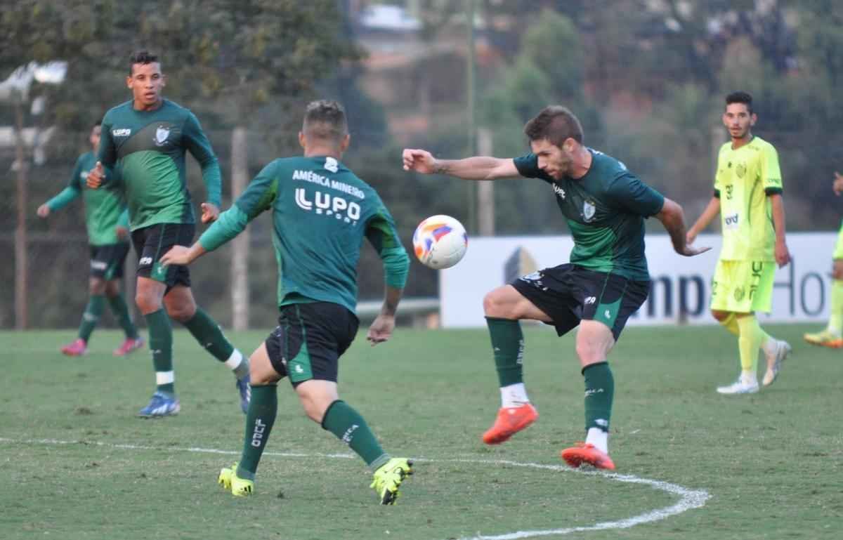 Com gol de armador Tony, reservas do Amrica venceram Villa Nova em jogo-treino disputado no CT Lanna Drumond