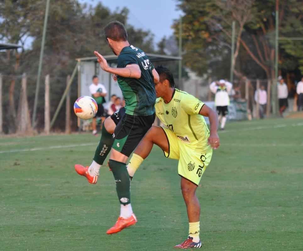 Com gol de armador Tony, reservas do Amrica venceram Villa Nova em jogo-treino disputado no CT Lanna Drumond