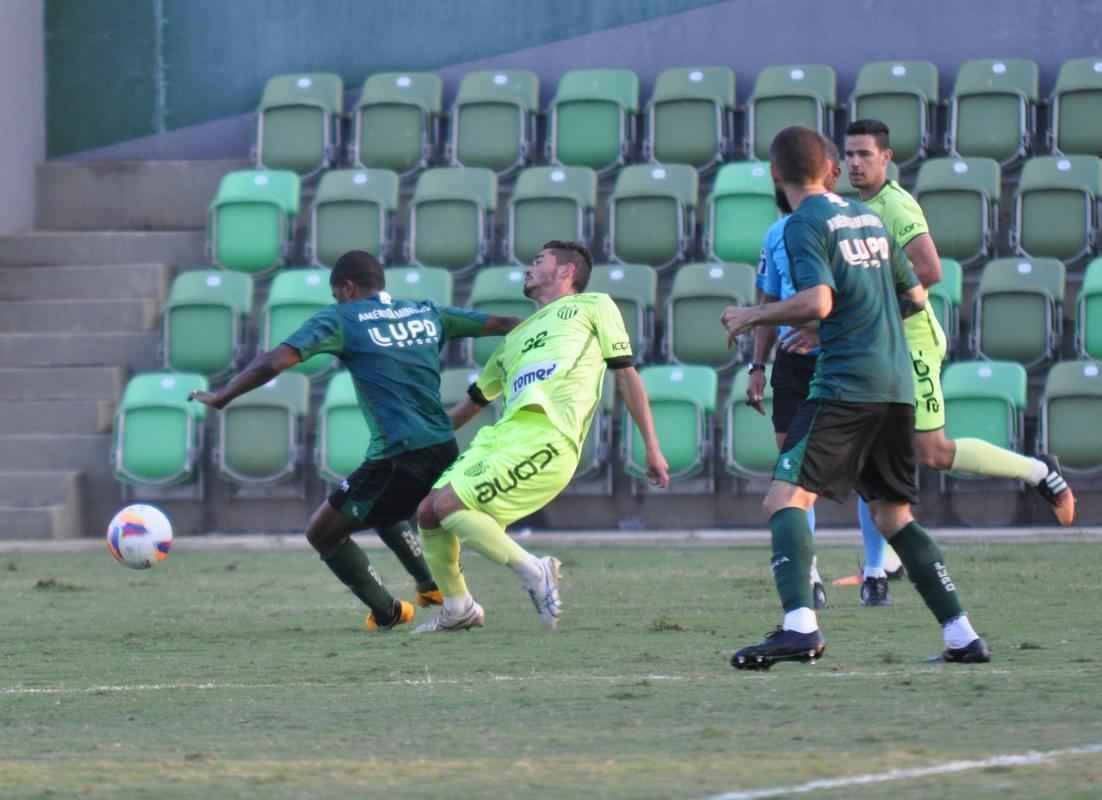 Com gol de armador Tony, reservas do Amrica venceram Villa Nova em jogo-treino disputado no CT Lanna Drumond