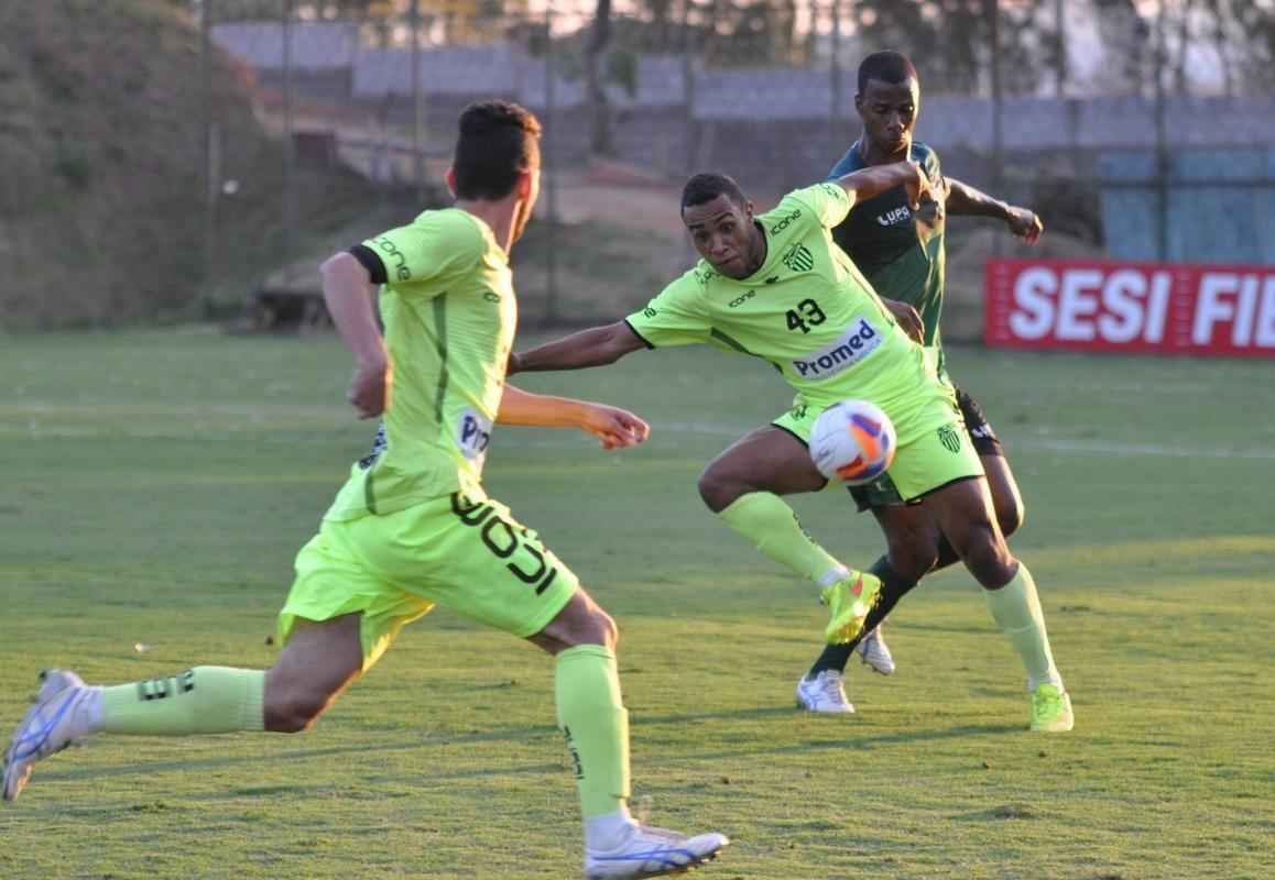 Com gol de armador Tony, reservas do Amrica venceram Villa Nova em jogo-treino disputado no CT Lanna Drumond